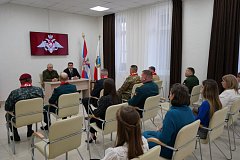 Замминистра обороны России Виктор Горемыкин провел личный прием военнослужащих и членов семей в Саратове и наградил отличившихся при выполнении боевых задач в зоне СВО