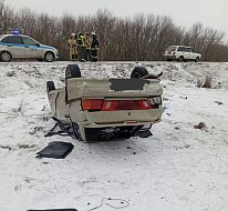 В Аркадакском районе молодой лихач съехал с дороги и перевернулся 