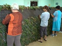 Волонтеры из Романовки плетут маскировочные сети и шьют противотепловизорные одеяла для участников СВО