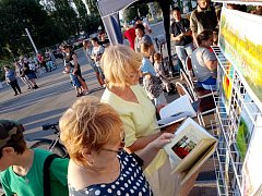 Вечер, наполненный музыкой и песнями, поднял аркадакцам настроение