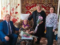 Мария Захарова из Малиновки получила юбилейную награду
