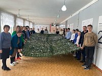 Росташовские педагоги и школьники сплели очередную маскировочную сеть на СВО