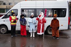 Театрализованная игровая программа «Новогодние чудеса» прошла сегодня на городской площади Аркадака