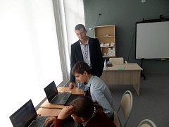 Добросовестность, профессионализм, творчество – это всё о школьном учителе Павле Александровиче Скороходове