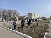 Пример сплочённости и трудолюбия показали сотрудники районной администрации на прошедшем субботнике