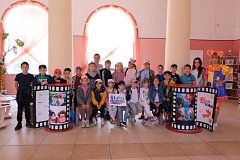 В кинотеатре «Мир» дети перед сеансом мультфильмов делились секретами дружбы