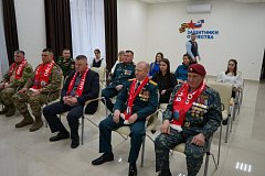 Замминистра обороны России Виктор Горемыкин провел личный прием военнослужащих и членов семей в Саратове и наградил отличившихся при выполнении боевых задач в зоне СВО