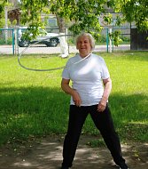 В Аркадакском Центре соцобслуживания для получателей социальных услуг организуют физкультминутки на свежем воздухе 