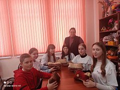Волонтёры «Победы» приняли участие в изготовлении противопролежневых подушек