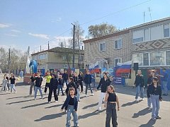 Возле инсталяции с портретом Гагарина прошла праздничная программа 