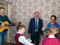Поздравления с Женским днём 8 марта принимала мать участника спецоперации Наталья Лошманова