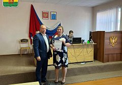 Работу муниципальных служащих отметили наградами