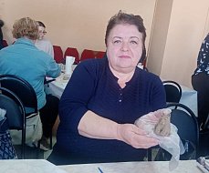 Аркадакский сельский работник культуры мастерил своими руками игрушку из ваты и участвовал в мастер-классе