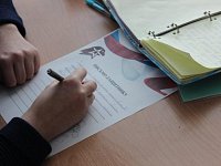 Пишут письма солдатам школьники из Баклуш