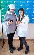 Волонтёры помогают аркадакцам голосовать за общественные пространства, которые благоустроят в 2025 году