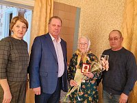 Труженице тыла Валентине Уколовой вручена юбилейная медаль