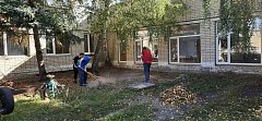 Аркадакское студенчество включилось в большую осеннюю уборку города