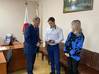 Почётный знак "Боевого братства" вручили сыну погибшего на СВО Утешева Сергея Викторовича