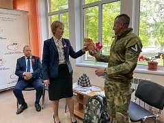 Глава Аркадакского района встретился с мобилизованным военным и волонтёрами