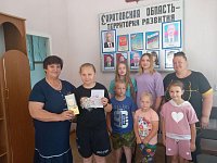 Юная жительница из Красного Знамени отметила четырнадцатилетие и получила паспорт