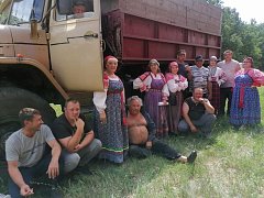 «Сударушки» выступили перед хлеборобами
