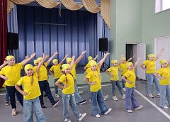 Аркадакские школьники выразили любовь к семье через песню 