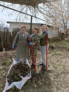 Весна позвала на уборку работников Аркадакской районной больницы