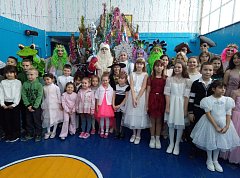 К детям в Новосельскую школу приезжали артисты из Балашова с пьесой «Новогоднее приключение на морском дне»