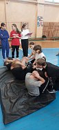 Учащиеся первой городской школы проверяют уровень своей физической подготовленности