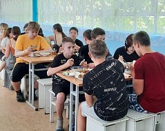 Подходит к концу первая смена в детском загородном лагере "Голубая ель"