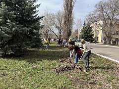 Пример сплочённости и трудолюбия показали сотрудники районной администрации на прошедшем субботнике