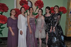 В июньский вечер выпускной
