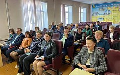 Работу муниципальных служащих отметили наградами