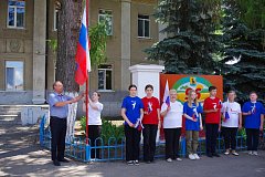 Глава района принял участие в торжественной церемонии поднятия российского триколора