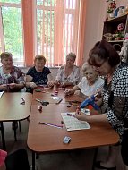 На улицах Аркадака раздавали ленты российского триколора