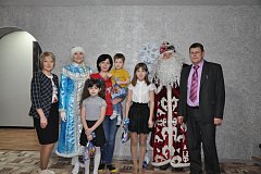 В Аркадаке детей мобилизованных поздравили с новогодними праздниками на дому