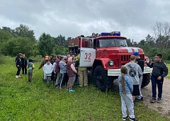 Спасатели провели инструктажи и тренировки в детском оздоровительном лагере «Голубая ель»