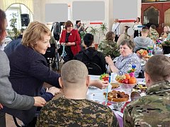 Аркадакские женщины общались с участниками СВО за чашкой чая