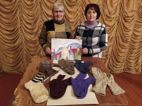 Жительницы села Чиганак вяжут тёплые носки для мобилизованных