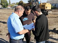 В Аркадаке идут работы по благоустройству сквера «Юбилейный»
