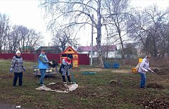 Краснознаменцы массово вышли на весеннюю уборку