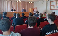 В Аркадаке подросткам рассказали о службе в правоохранительных органах 