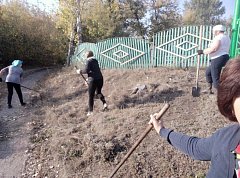 Жители Чиганака убрались на местном кладбище
