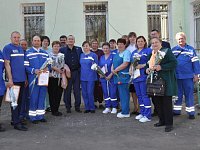 Сегодня поздравления принимали работники скорой помощи