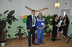 Сегодня поздравления принимали работники скорой помощи