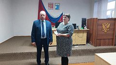 Семьям погибших защитников Отечества из Аркадакского района вручили памятные знаки