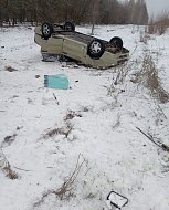 В Аркадакском районе молодой лихач съехал с дороги и перевернулся 