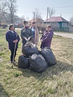 Весна позвала на уборку работников Аркадакской районной больницы