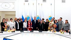 Почётным знаком губернатора «За достойное воспитание детей» награждён учитель из Ольшанки Константин Чередников 
