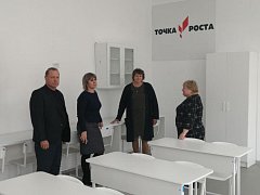 Глава Аркадакского района проверил работу «Точки роста» в Ольшанке